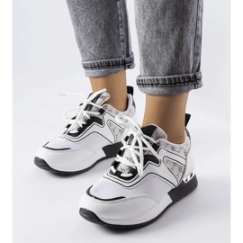 D/GMR A Bedord fehér tornacipő arany elemekkel