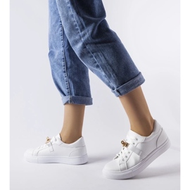 D/GMR Fehér cipők arany akcentussal