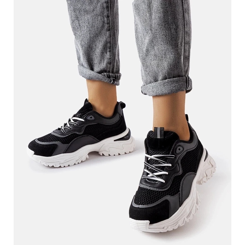 D/GMR Fekete tornacipő látható futófelülettel a Rosita cégtől