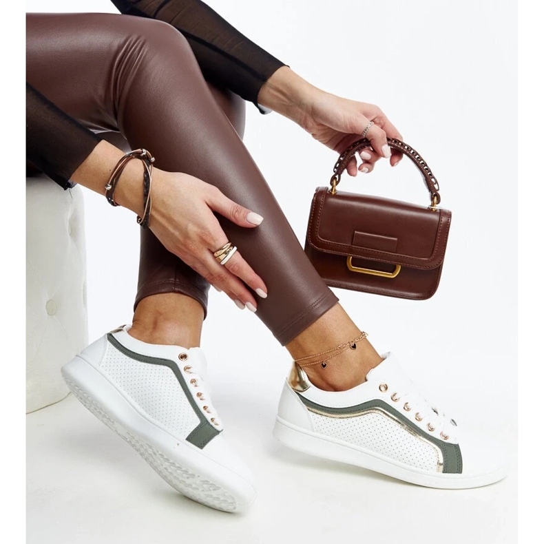 D/GMR Fehér és zöld tornacipők az Amala platformon