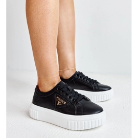 Fekete bőr cipők a vastag egyetlen attia -n