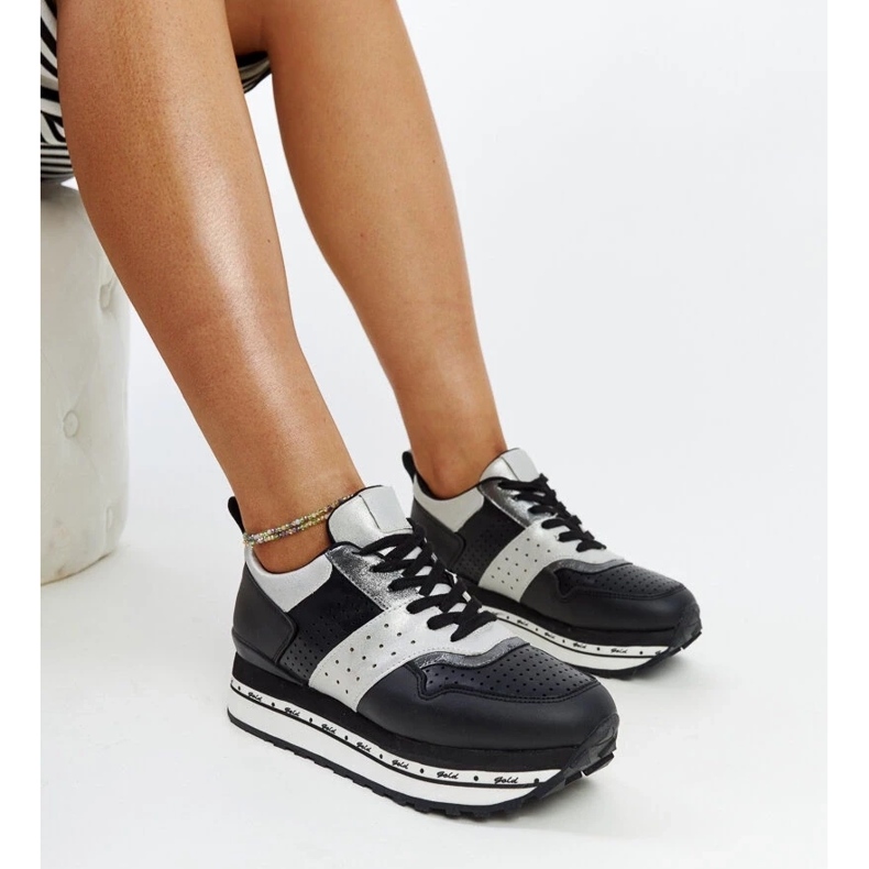 Fekete tornacipő magas talppal az Askaluától