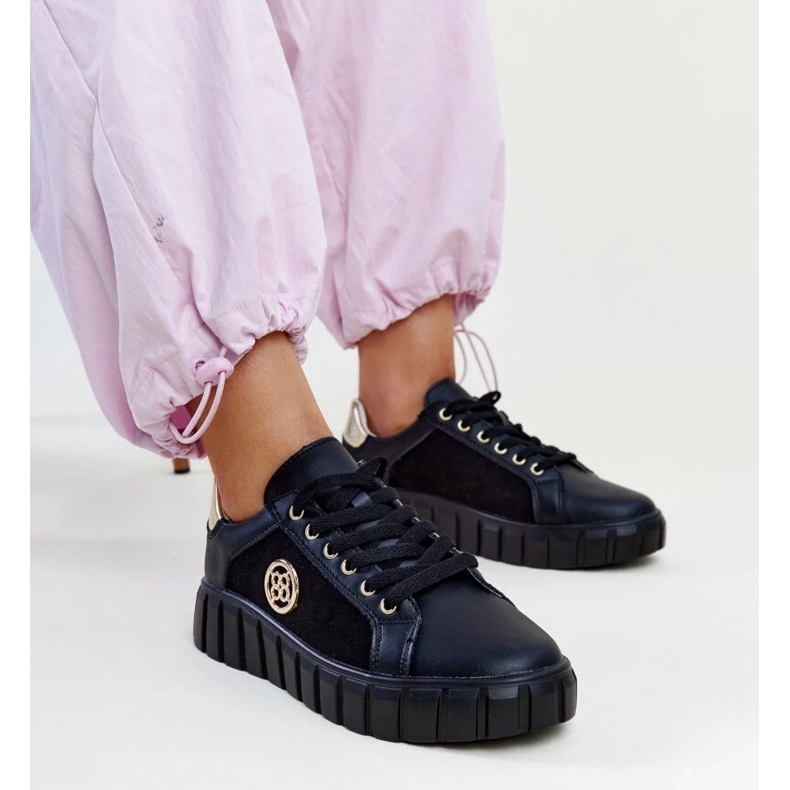 Fekete bőr tornacipő masszív Viera talppal