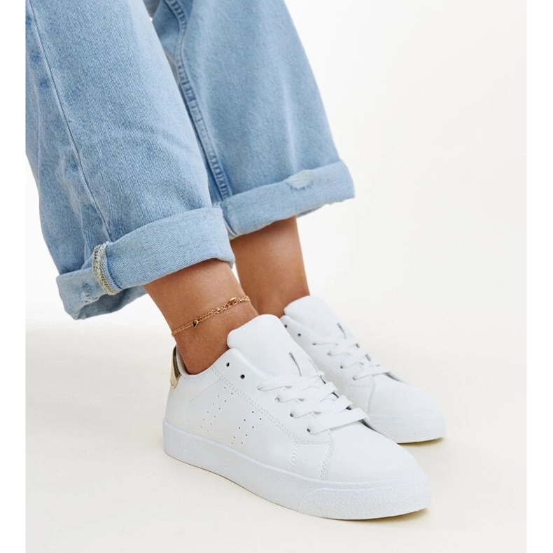 Fehér és arany színű Akila tornacipő