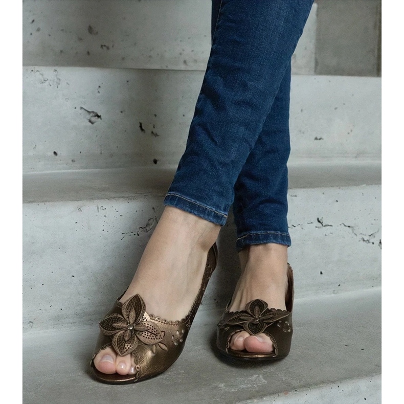 D/CEO Barna áttört balettlakások nyitott orrral az Ursulltól