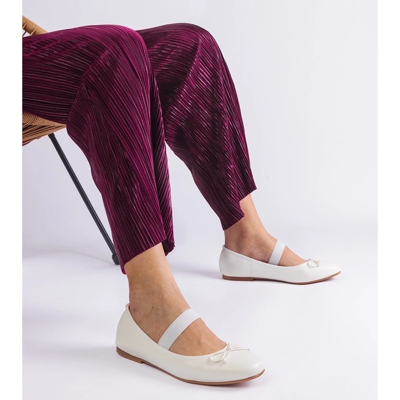 D/CEO Fehér balerinák rugalmas zenekarral és dekoratív Newton íj