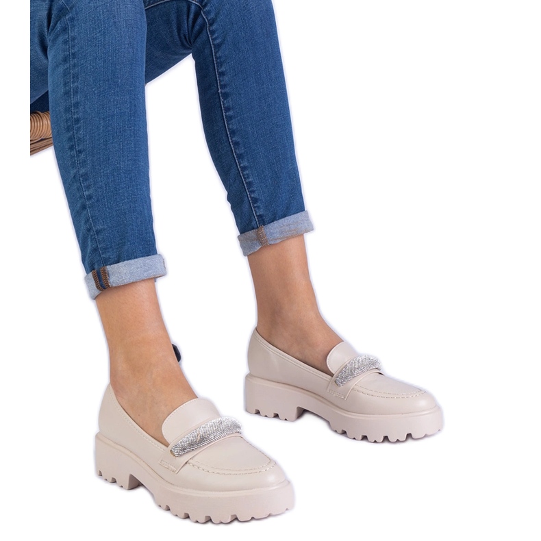 Bézs női cipők cirkonokkal díszítve Bézs női cipők cirkonokkal díszítve