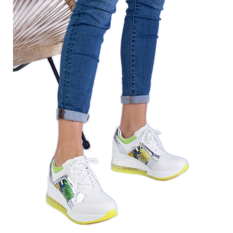 Fehér női sport cipők színes kiegészítővel