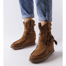 D/CEO A márka barna csizmája Beausoleil