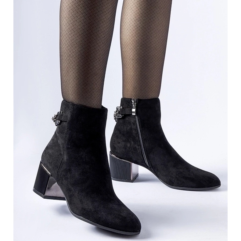 D/CEO Fekete bokacsizma Fenughedu öko-velúr lánccal