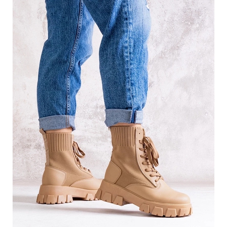 D/CEO Bézs bokacsizma rugalmas felsőrésszel a Zogbától