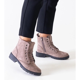 D/CEO Barna, öko-velúr munkáscsizma a Barosa platformon D/CEO Barna, öko-velúr munkáscsizma a Barosa platformon