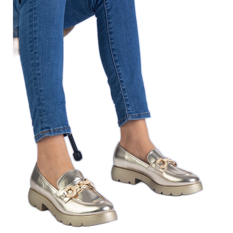 Arany klasszikus cipő arany dekorációval aranysárga