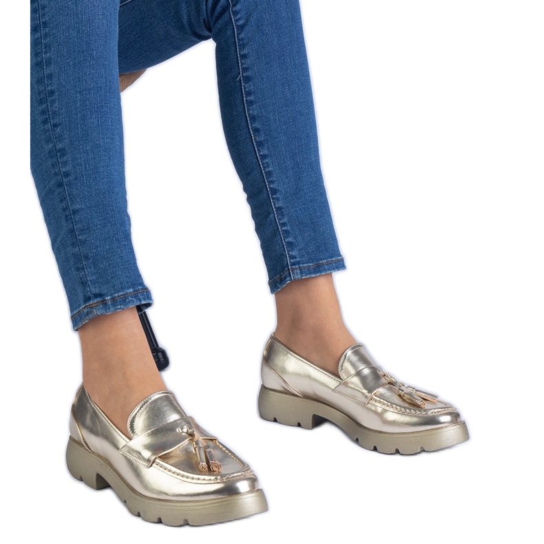 Arany metál klasszikus cipő rojtokkal aranysárga