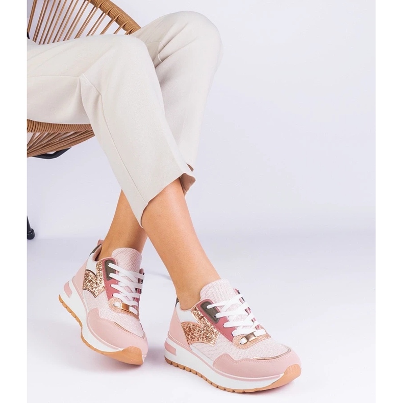 D/CEO Rózsaszín cipők a platformon, szonátával díszítve