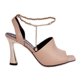 Bőrszandál egy magas sarkú sarokon, dekoratív chebello 4440 bézs karkötővel Bőrszandál egy magas sarkú sarokon, dekoratív chebello 4440 bézs karkötővel