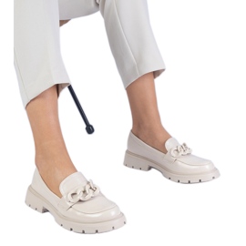 Bézs lakkozott láncok lánccal