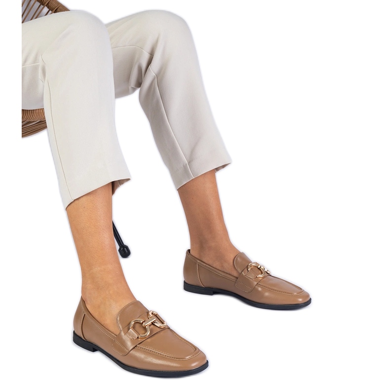 Barna női cipők arany dekorációval