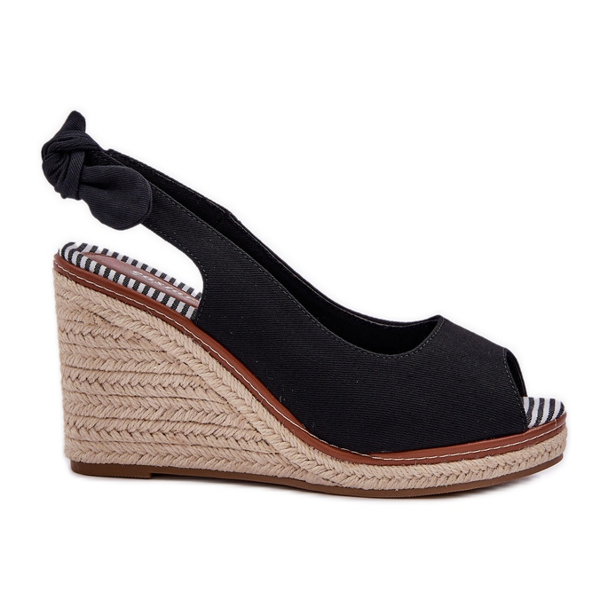 Fekete szandál ék sarkán zsinórral