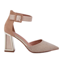 Szandál az oszlopon hegyes lábujjak bézsával