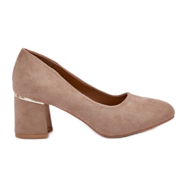 Öko velúr szivattyúk a sötét méretű oszlopon bézs