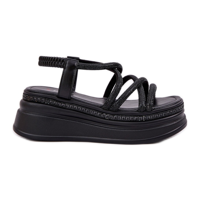 Szandál egy hatalmas platformon, fekete csíkokkal