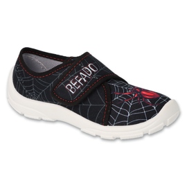 Befado gyerekpapucs 974X565 fekete pókfelrakással