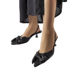 Fekete magas sarkú cipő íj