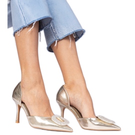 Fémes arany magas sarkú cipővel díszített cirkonokkal díszített aranysárga