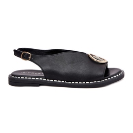 Lapos, elegáns szandál fekete dekorációval Lapos, elegáns szandál fekete dekorációval