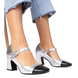 Ezüst női szivattyúk fekete orrral Ezüst női szivattyúk fekete orrral