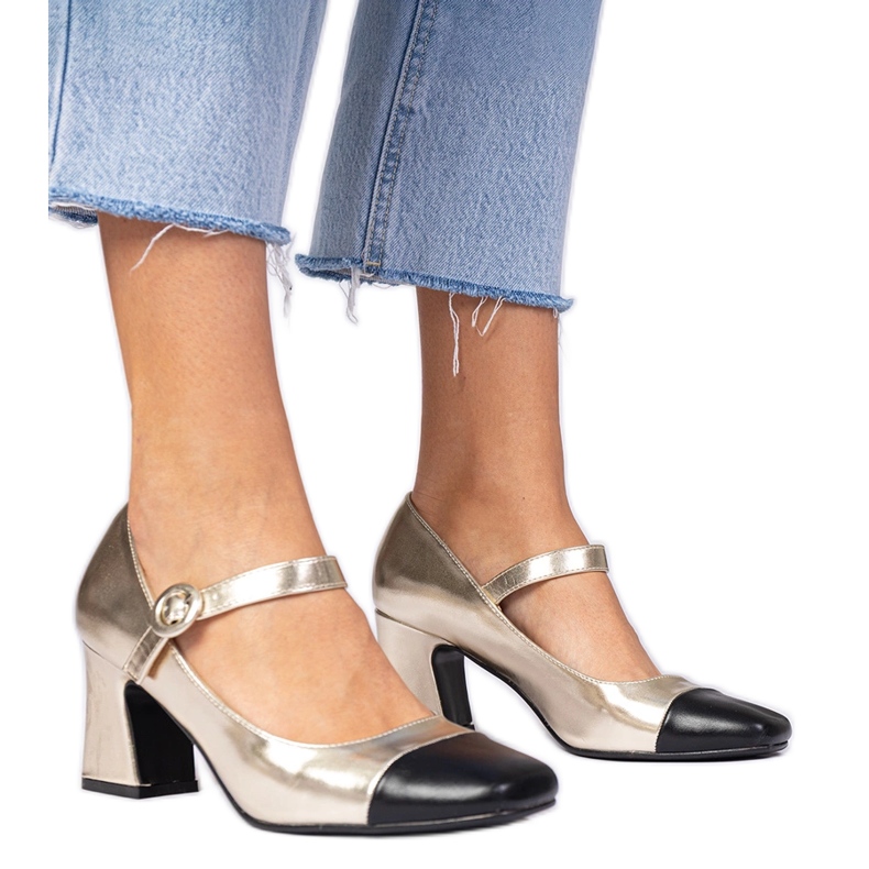 Arany női szivattyúk fekete orrral aranysárga