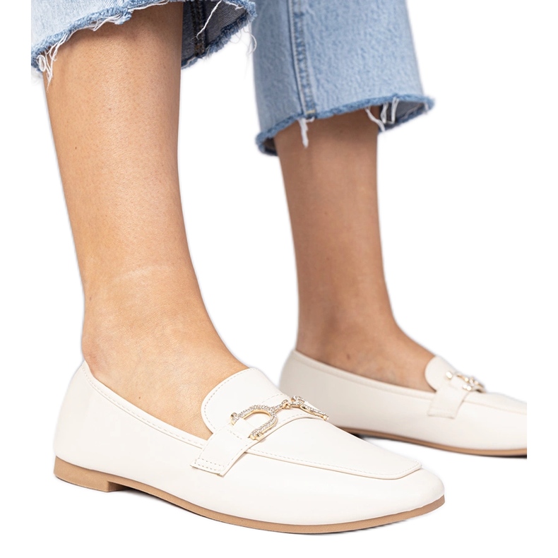 Bézs elegáns loaferek cirkonokkal