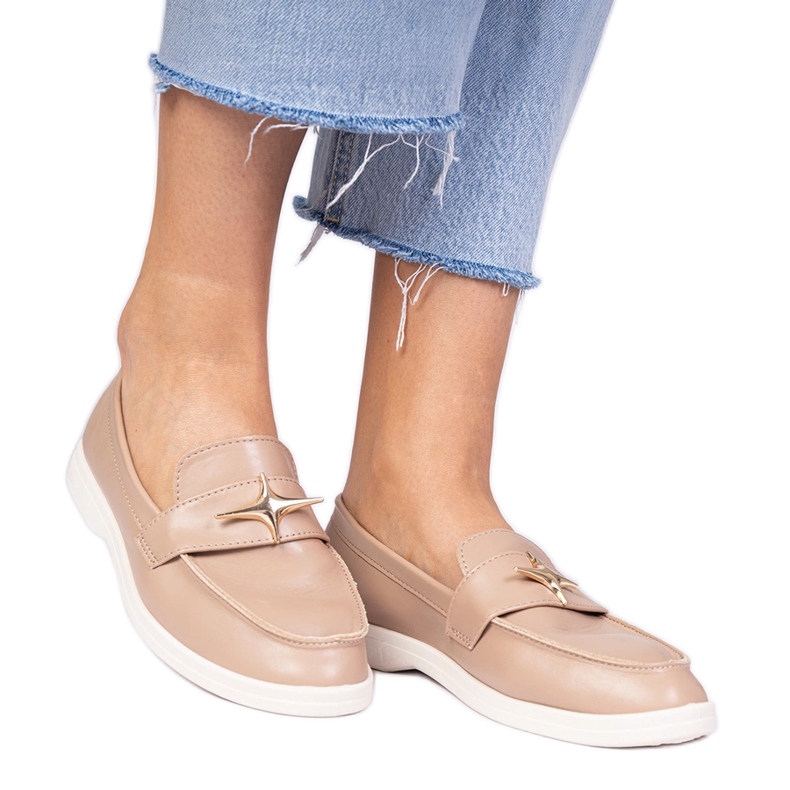 Sötét bézs női cipők arany dekorációval