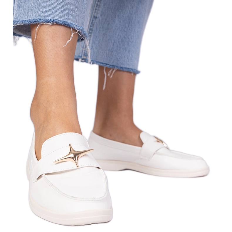 Fehér női cipők arany dekorációval