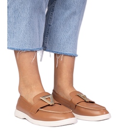 Barna női cipők elegáns dekorációval