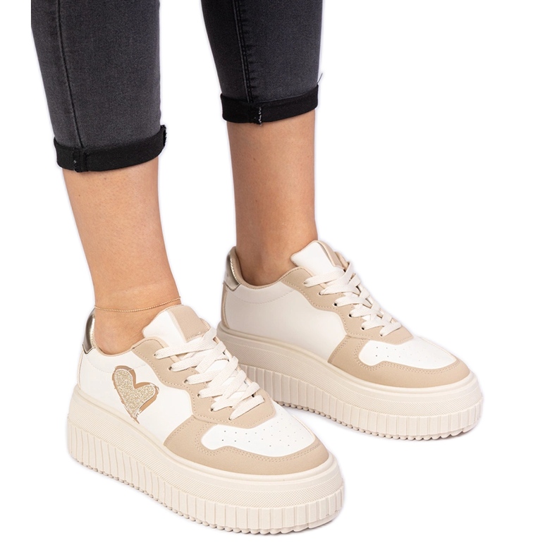 Brown női cipők brokád szívvel barna