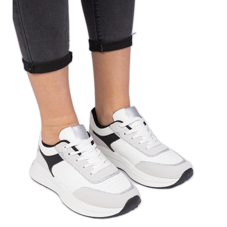 Fehér, csillámos női tornacipő Fehér, csillámos női tornacipő