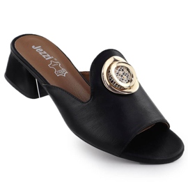 Papucs az oszlopon fekete dekorációval jezzi 214