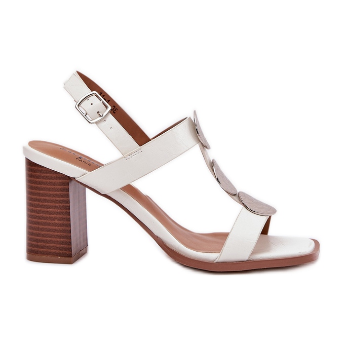 Női szandál az oszlopon, dekoratív csíkkal fehér