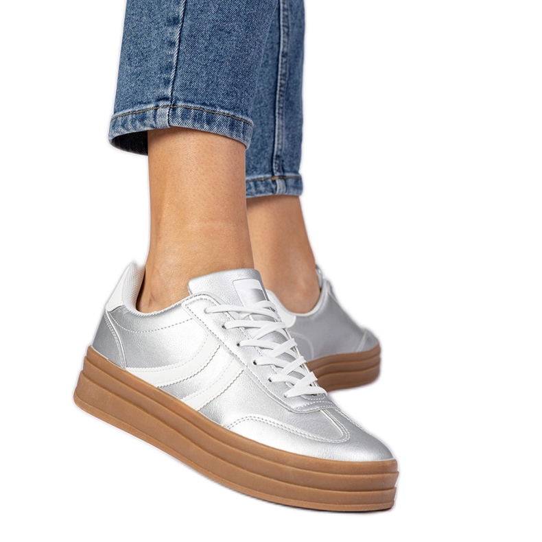 Ezüst cipők női sport cipők a platformon Ezüst cipők női sport cipők a platformon