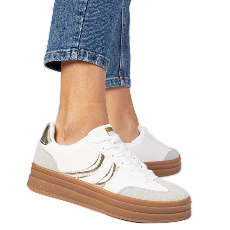 Fehér cipők női cipők arany kiegészítéssel
