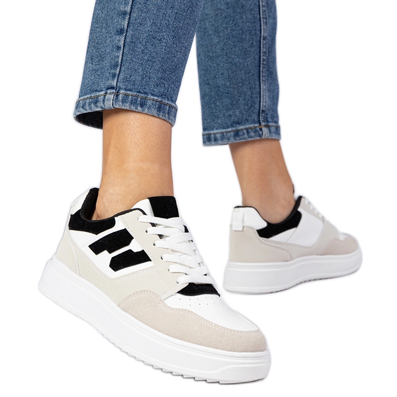 Női fehér és fehér cipők cipők