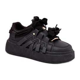 Öko bőr cipők a fekete platformon