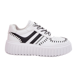 Női cipők a platformon fehér és fehér