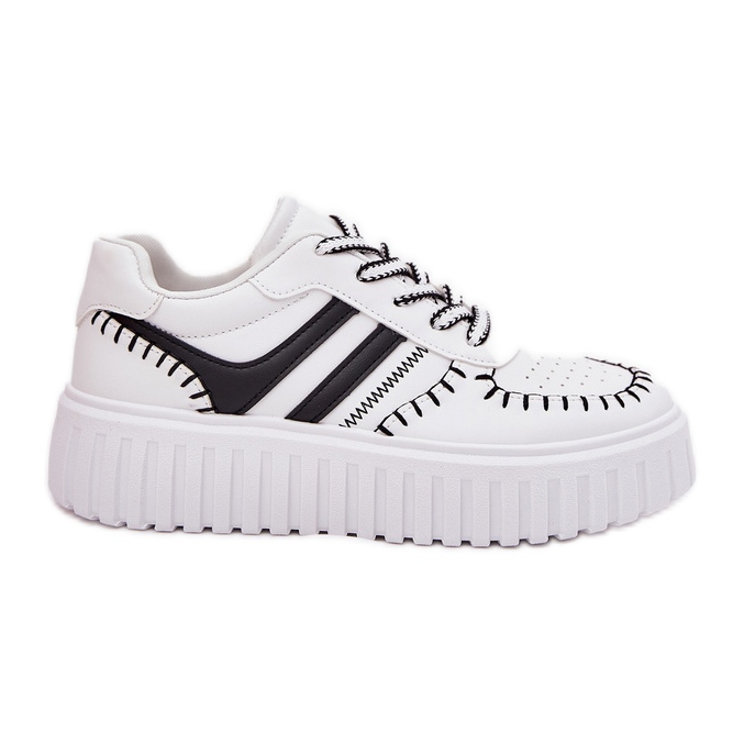 Női cipők a platformon fehér és fehér