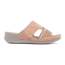 Papucs egy alacsony ékporon rózsaszínű