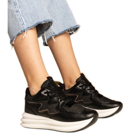 Fekete cipők holografikus elemmel