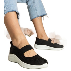 Fekete női cipők egy sajtolt talpon Fekete női cipők egy sajtolt talpon