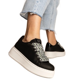 Fekete női cipők hatalmas láncmal =